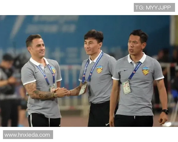 中超精彩对决AC米兰与曼联激战成平红牌事件引发全场热议